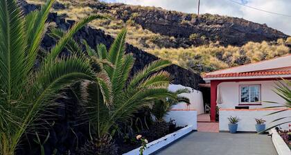 Large house to enjoy tranquility by the sea