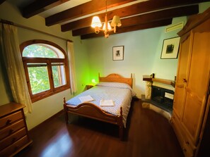 5 Schlafzimmer, Bügeleisen/Bügelbrett, kostenloses WLAN, Bettwäsche