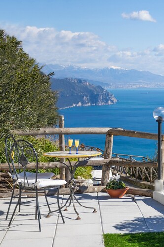 Amalfi-Coastal Pearl, CalmWave and Parking-Sweet Life for Two at Sunset!