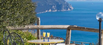 Amalfi-Coastal Pearl, CalmWave and Parking-Sweet Life for Two at Sunset!