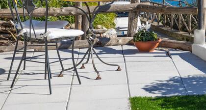 Amalfi-Coastal Pearl, CalmWave and Parking-Sweet Life for Two at Sunset!