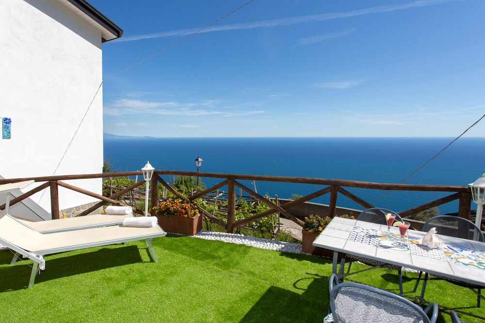 "Holidays Perla D'Amalfi" spectacular garden and breathtaking view