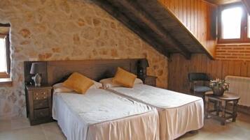 4 slaapkamers, een strijkplank/strijkijzer, reisbedje, gratis wifi