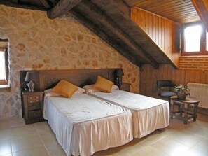 4 chambres, fer et planche à repasser, lit parapluie, Wi-Fi gratuit