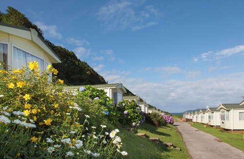 2 Bed Caravan, South Devon Coast nr Plymouth, 200m to Beach + Indoor Heated Pool