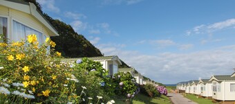 2 Bed Caravan, South Devon Coast nr Plymouth, 200m to Beach + Indoor Heated Pool