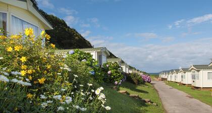 2 Bed Caravan, South Devon Coast nr Plymouth, 200m to Beach + Indoor Heated Pool
