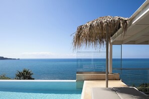 A heated pool - Fotinari Villa II -High quality above a cozy beach (Rethymno)