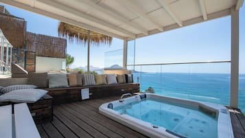 Tina de hidromasaje al aire libre