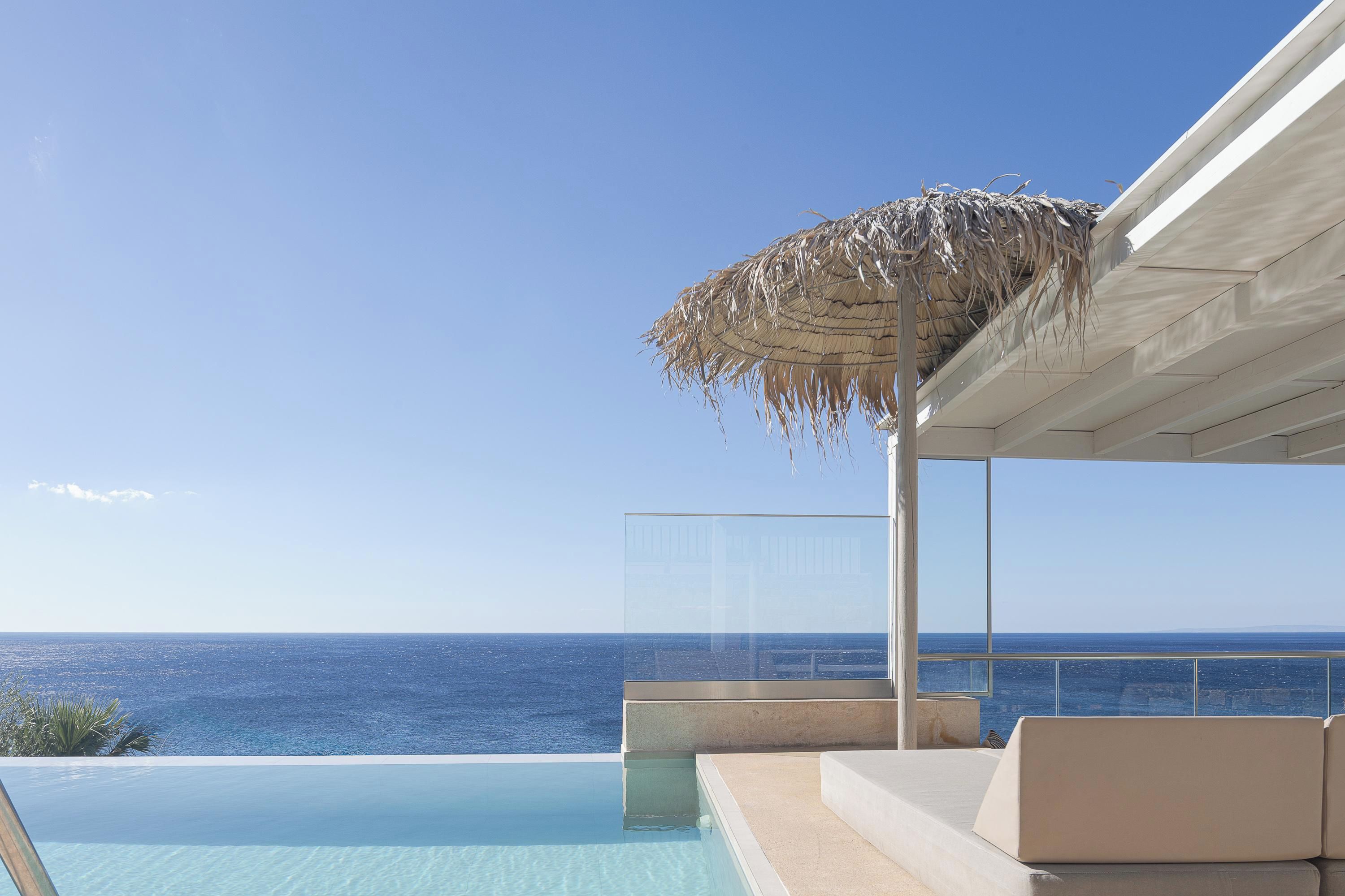 A modern, luxurious villa next to the beach