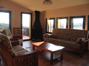 TV, peis, fotballspill og bordtennis