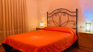 A bedroom with a bed, a nightstand, a lamp, and a window with curtains. - Self catering Barranco de la Salud for 2 people (Nevada)