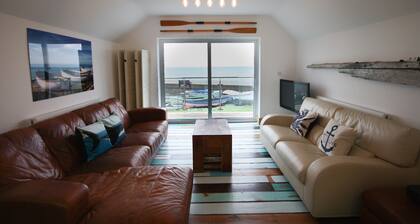 Kaunis Seafront Beach House