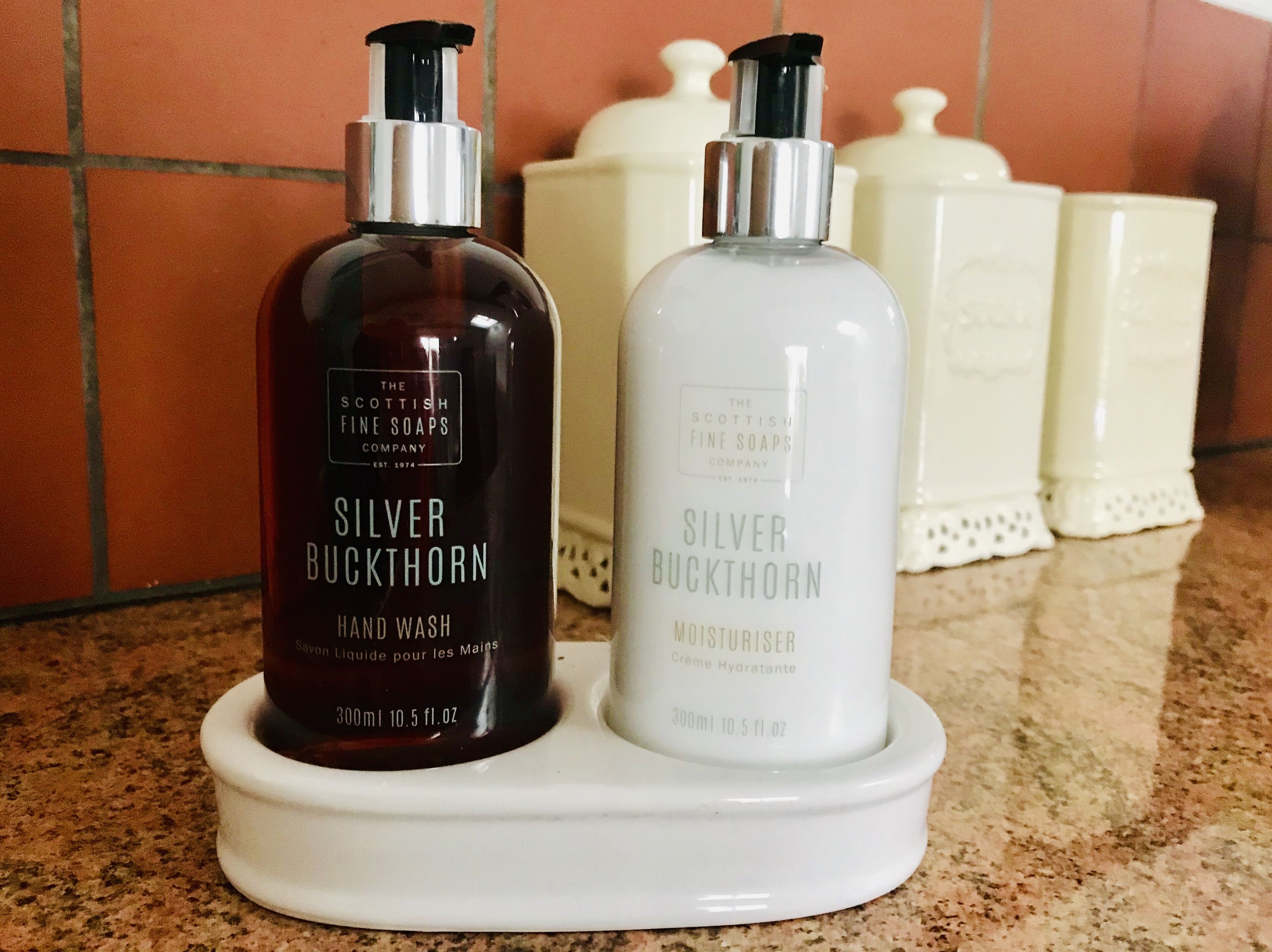 Converted stable, all year heated pool,free Wifi,rural setting & close to it all