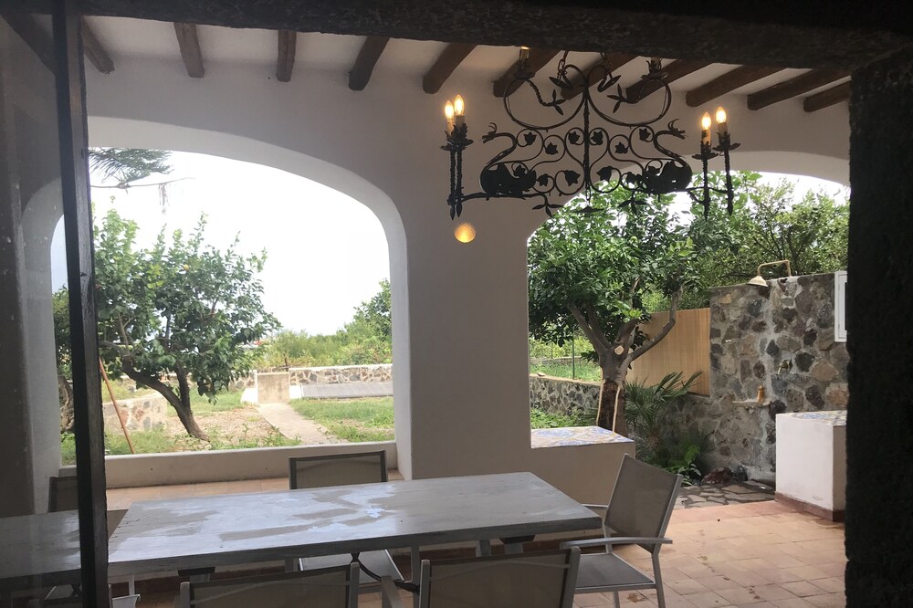 VILLALAVINIA 3, THE GARDEN ON THE SEA