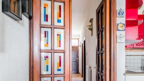 A hallway with a wooden door featuring colorful stained glass panels. - ARIANNA 'S HOUSE WITH VIEW SEA AND WI. FI (Avola)