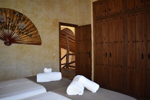 3 chambres, fer et planche à repasser, Wi-Fi, draps fournis