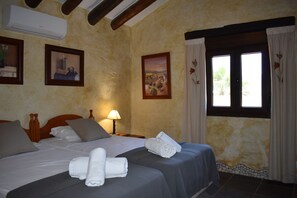 3 chambres, fer et planche à repasser, Wi-Fi, draps fournis
