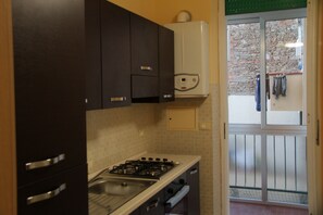 Réfrigérateur, four, plaque de cuisson