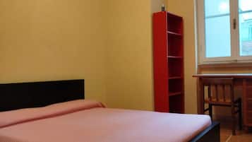 3 camere, una scrivania, lenzuola, accesso in sedia a rotelle