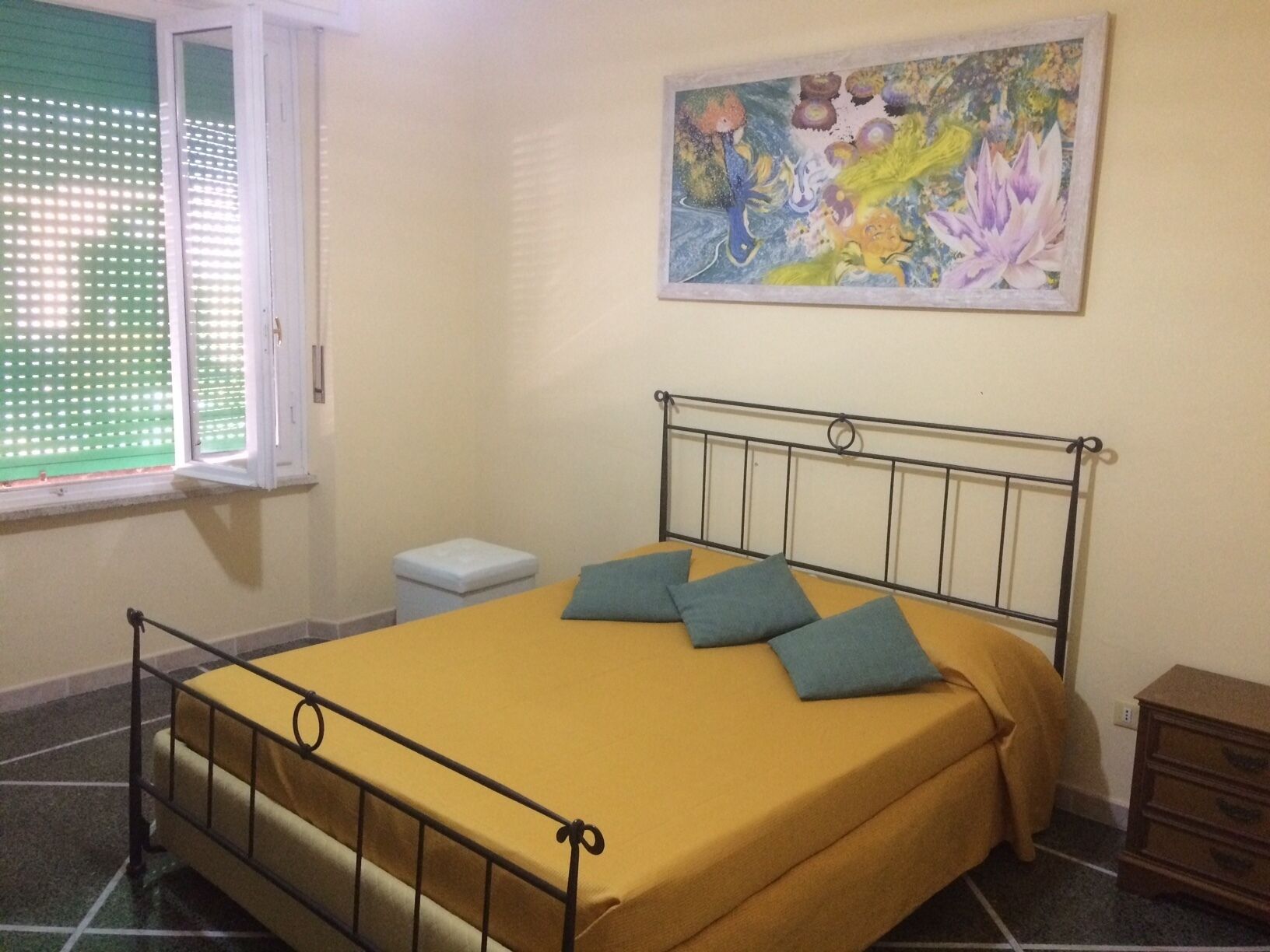 3 bedrooms, desk, bed sheets, wheelchair access