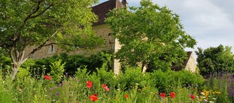 Gite Dordogne, 5 bedrooms, 5 bathrooms for 9 people. Charm and space.