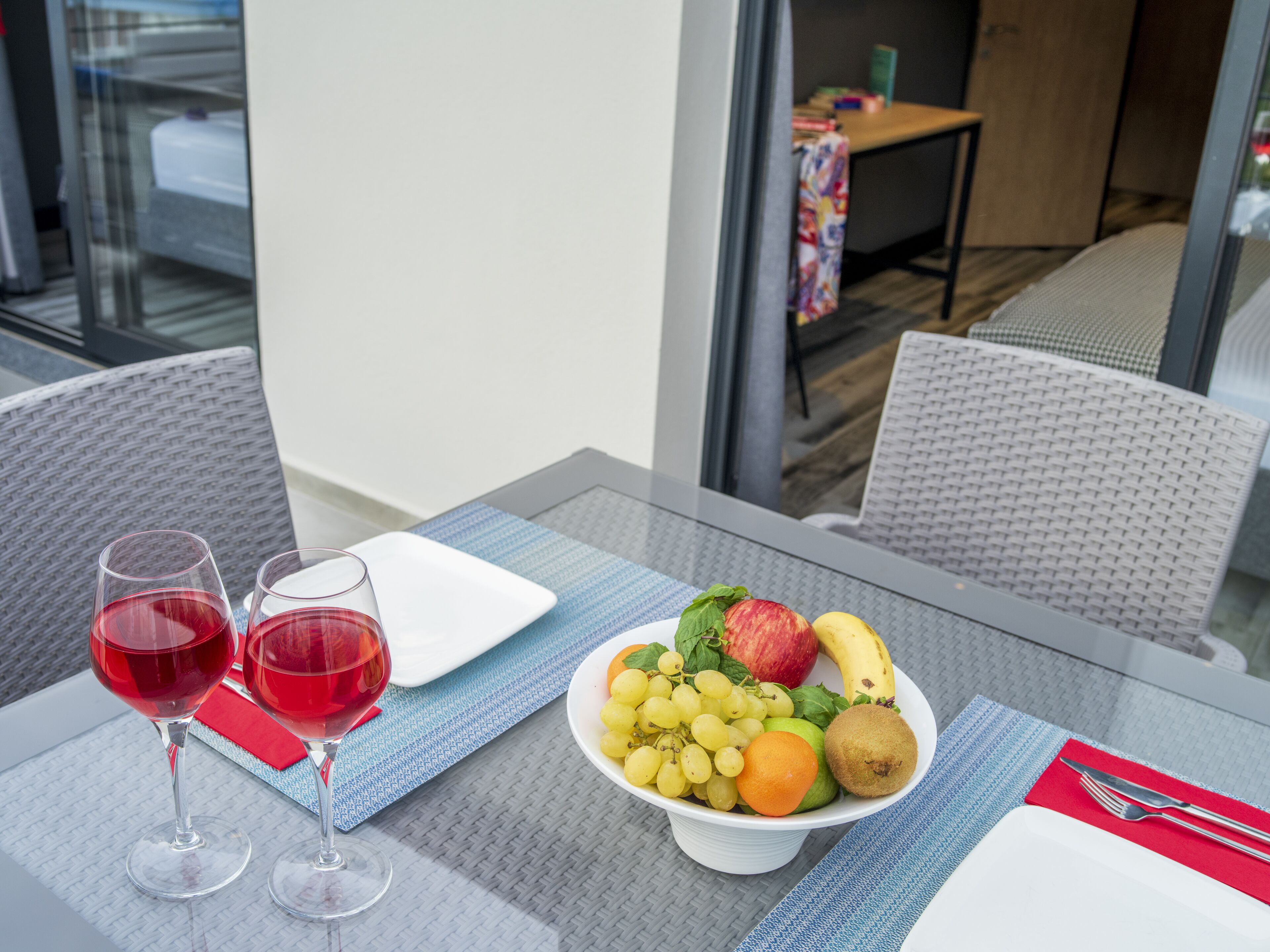 family room, terrace, sea view | terrace/patio