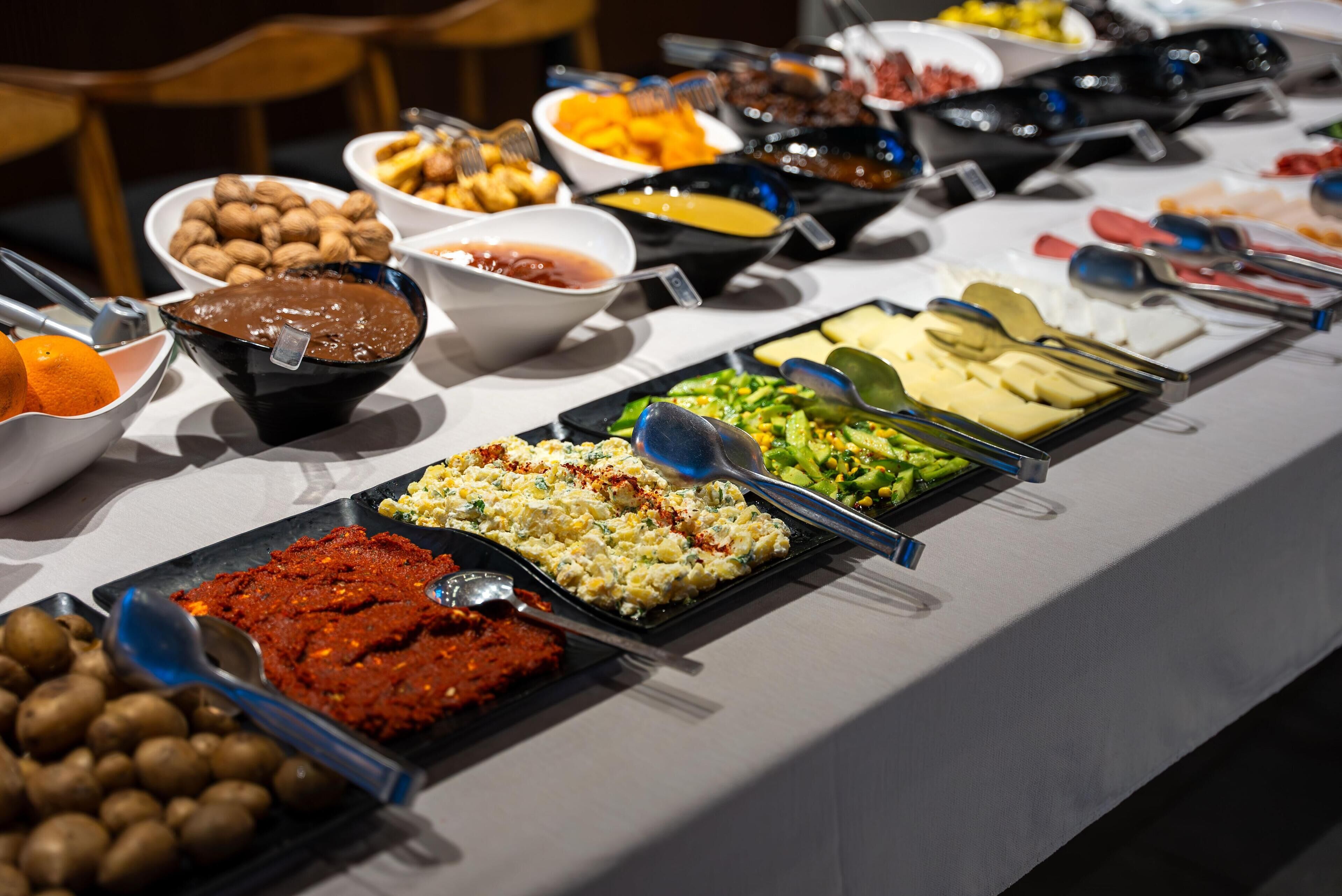 free daily full breakfast