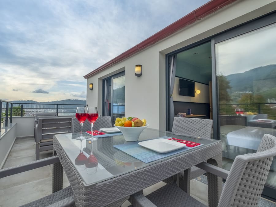 تقديم الإفطار والغداء والعشاء