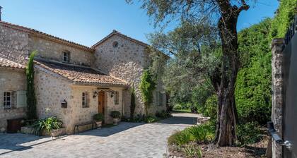 Charm, luxury, stunning views, spacious villa with heated pool, aircon and games