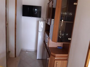 Fridge, oven, stovetop, cookware/dishes/utensils - semi-detached house 2 minutes from the sea (Corsano)