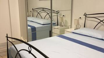 5 Schlafzimmer, Schreibtisch, WLAN, Bettwäsche