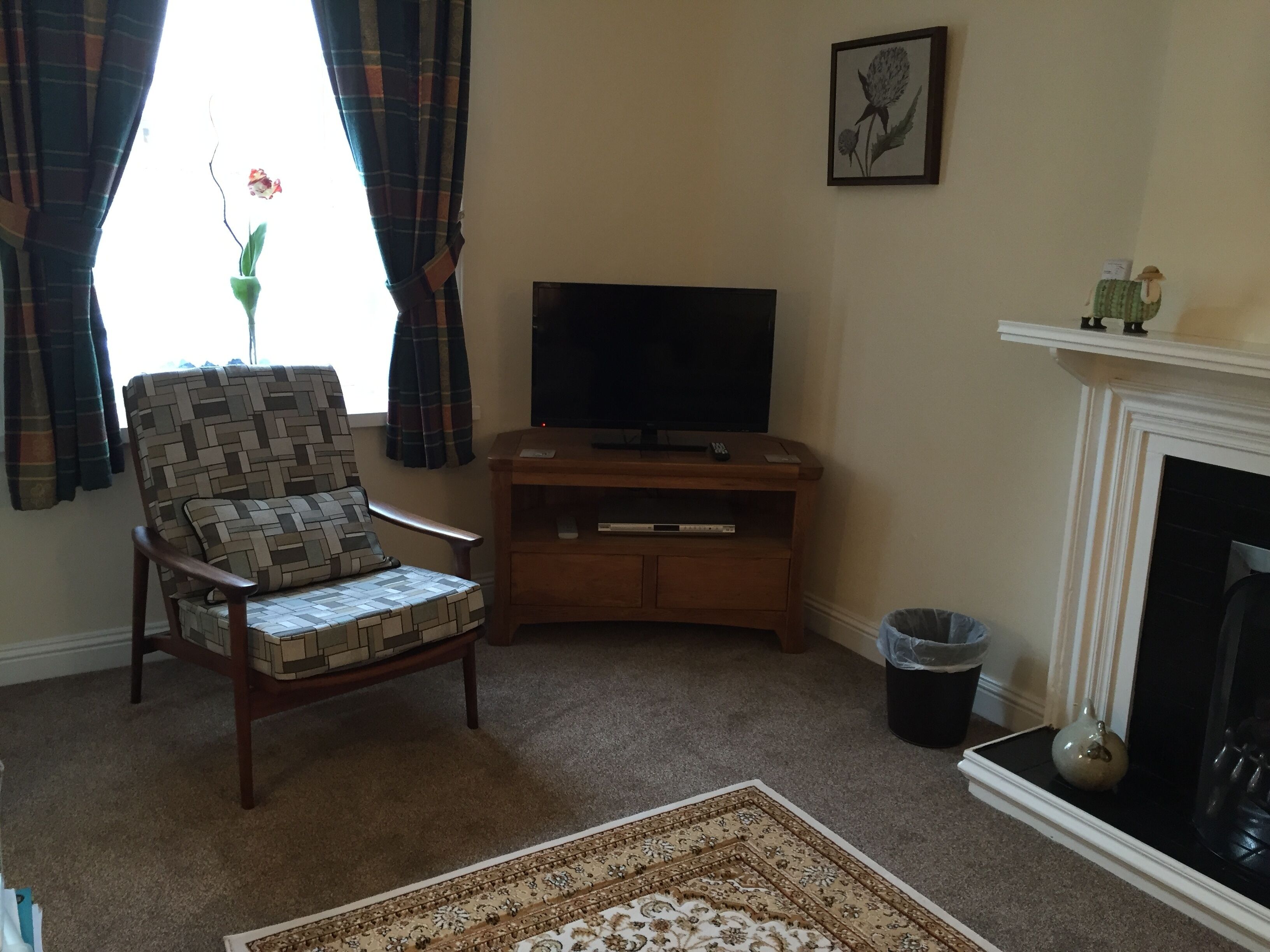 Traditional 18th Century Stone Built Scottish Cottage Close To The High Street