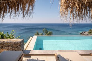 A heated pool - Steps to Beach,dazzling sea view (Rethymno)