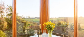 Mungo s Well cottage.  Log burner. Conservatory  On 1 level.  3 miles from Kelso