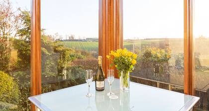 Mungo s Well cottage. Log burner. Conservatory On 1 level. 3 miles from Kelso