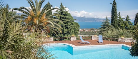Piscine extérieure