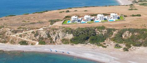 Beach nearby, sun-loungers, beach towels