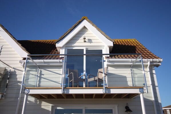 Exterior - Beautiful Seafront Beach House (Selsey)