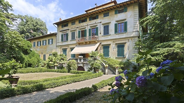 A large, historic building with multiple balconies and a well-maintained garden with hedges and flowers. - Villa Franchetti - Luxurious Florentine Villa with Swimming Pool (Firenze)