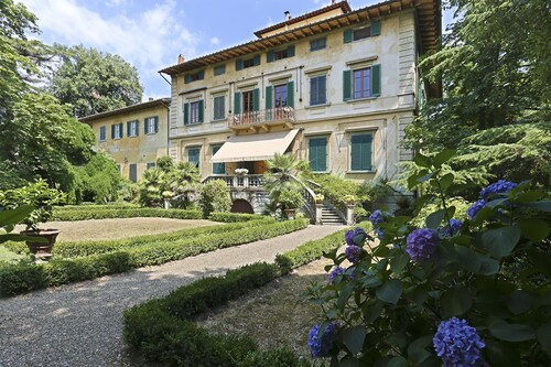 Villa Franchetti - Luxuriöse florentinische Villa mit Pool