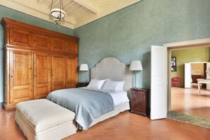 4 makuuhuonetta, silitysrauta/-lauta, vauvan matkasänky, ilmainen Wi-Fi