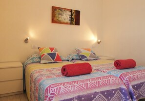 1 bedroom, iron/ironing board, Internet, bed sheets - Modern, spacious apartment with Wifi, Air Con and U.K. TV in Puerto Del Carmen (Puerto del Carmen)