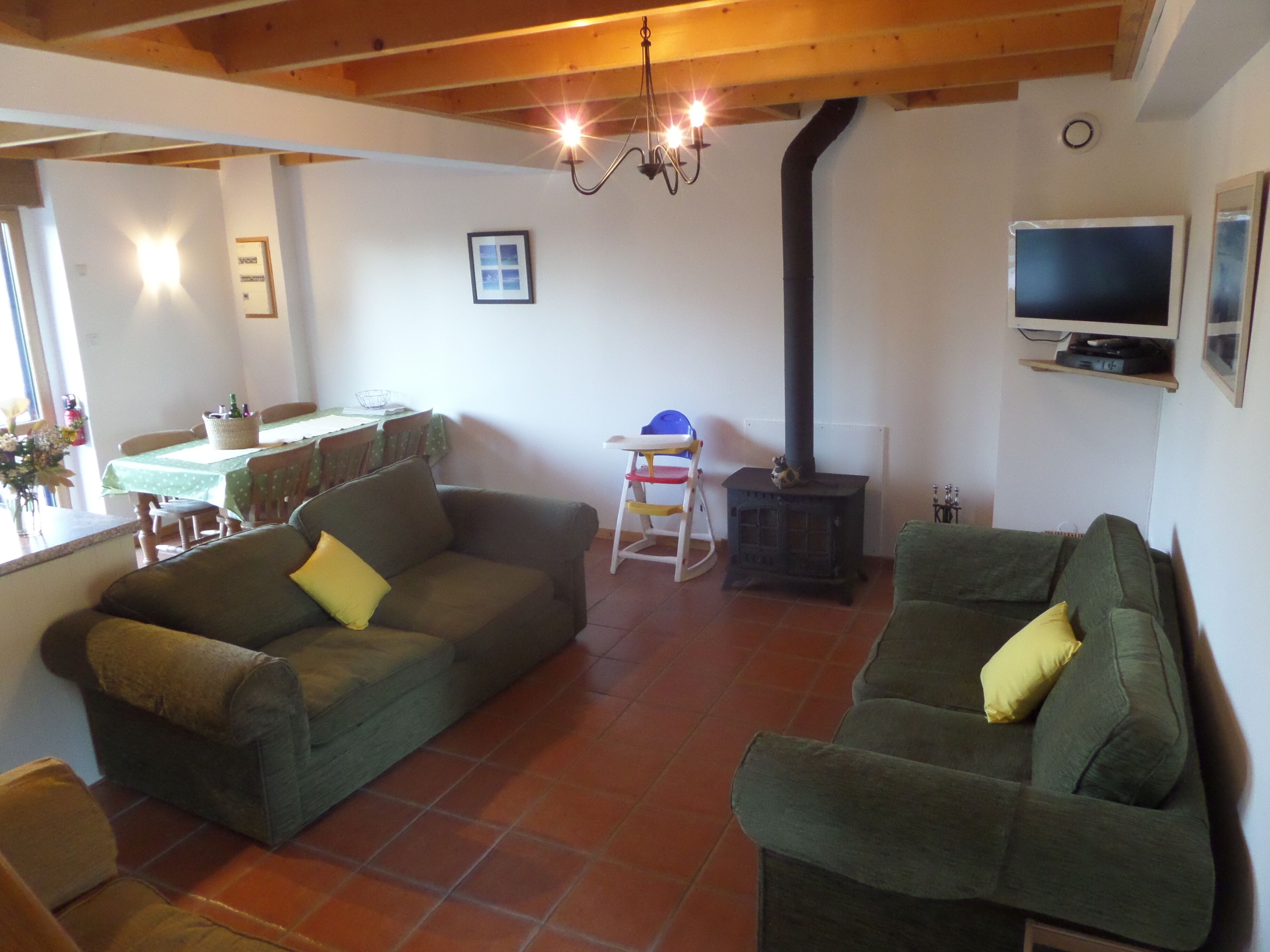 Smart TV, fireplace, DVD player, table tennis