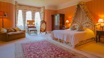 10 bedrooms, iron/ironing board, WiFi, bed sheets