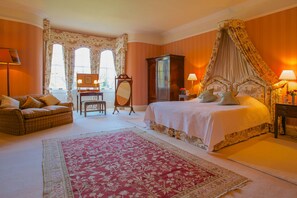 10 bedrooms, iron/ironing board, WiFi, bed sheets