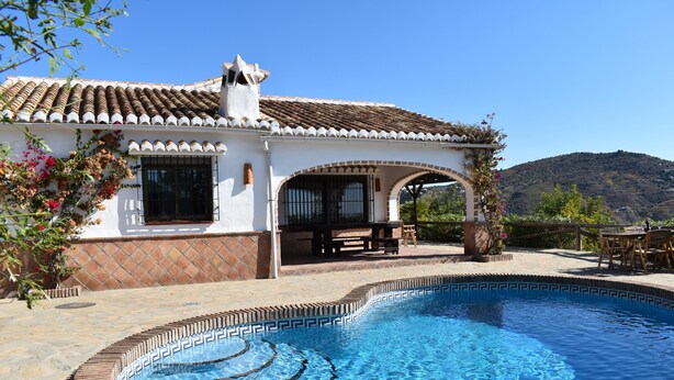 A house with a swimming pool, a patio with outdoor furniture, and a mountainous backdrop. - Finca Higueron with private pool for 6 people and fantastic views (Competa)