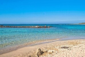 Beach nearby, sun loungers - Rea C504. Pool, massages, restaurant, cocktail bar. For families, beach at 7km. (Ostuni)