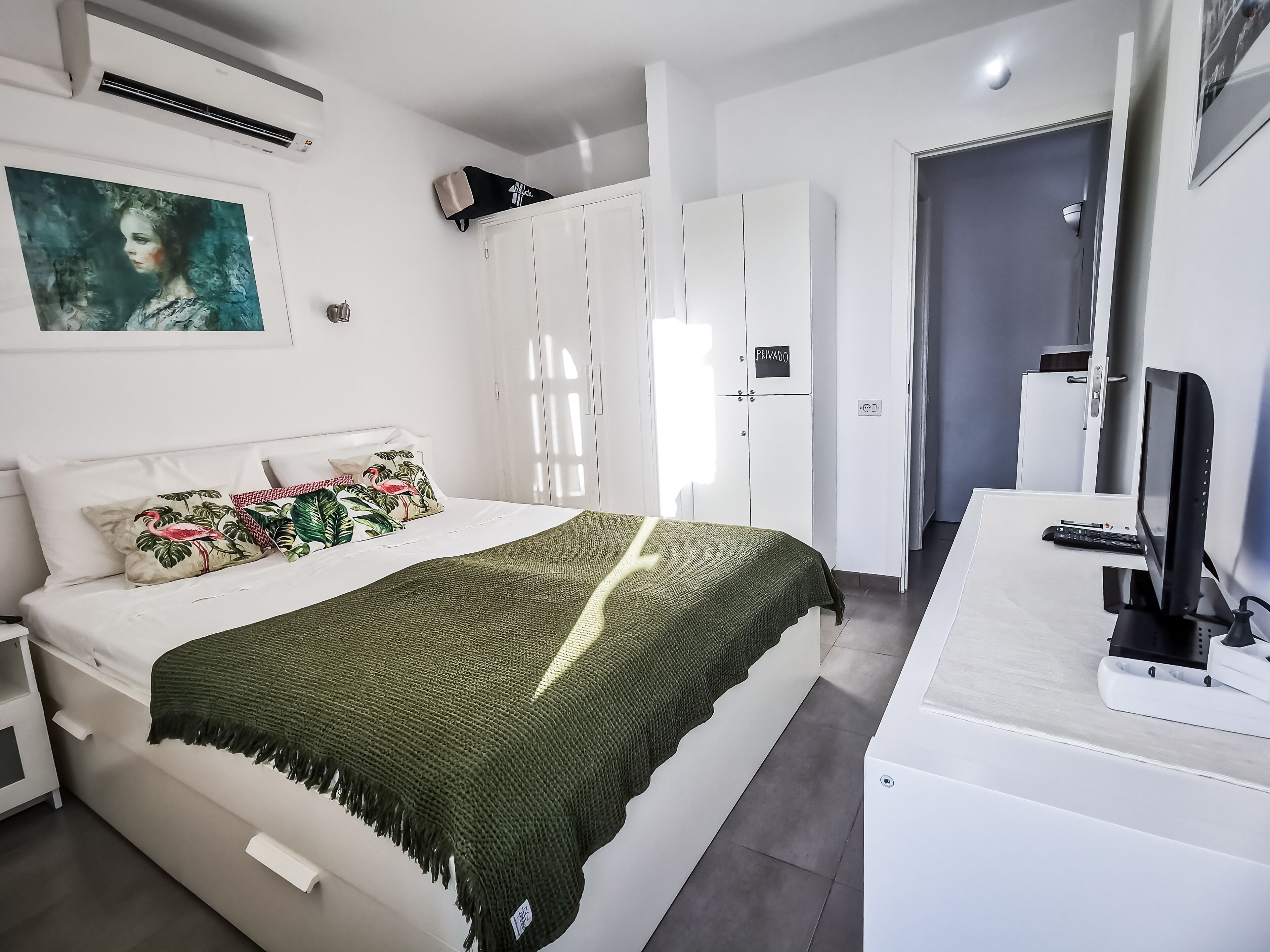 1 sovrum, värdeförvaringsskåp på rummet och strykjärn/strykbräda