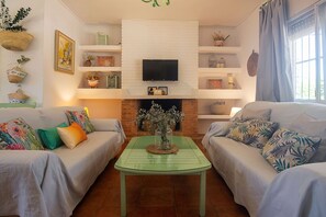 Smart TV, fireplace - THE PATIO OF THE LEMON TREE IN LA BARROSA BEACH (Chiclana de la Frontera)